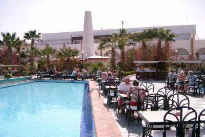 Arabia Beach Resort Hurghada-Swimming-Pool-Restaurant2_l