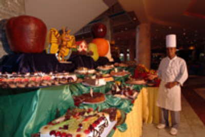 Paradise Golden 5 Hotel-diningentertainment