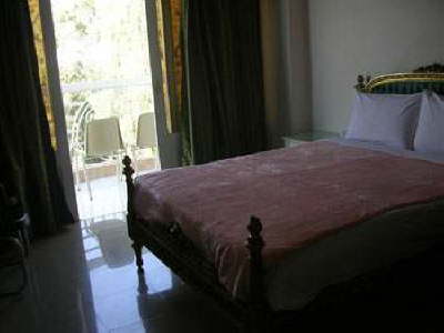 New Pola Hotel - Room