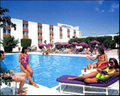 novotel_cairo_airport_swimming_pool