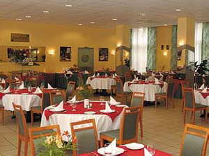 Hunguest Hotel Platanus 4