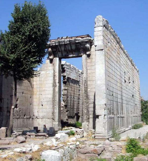 550px-Temple_of_Augustus_in_Ankara