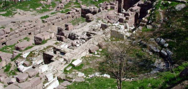 800px-Roman_Amphitheater_in_Ankara