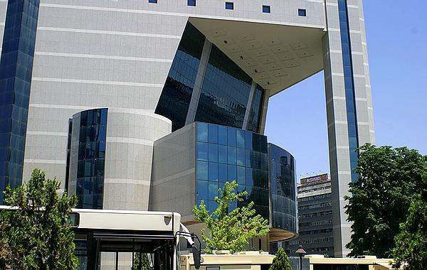 Modern_buildings_on_K%C4%B1z%C4%B1lay_Square_in_Ankara